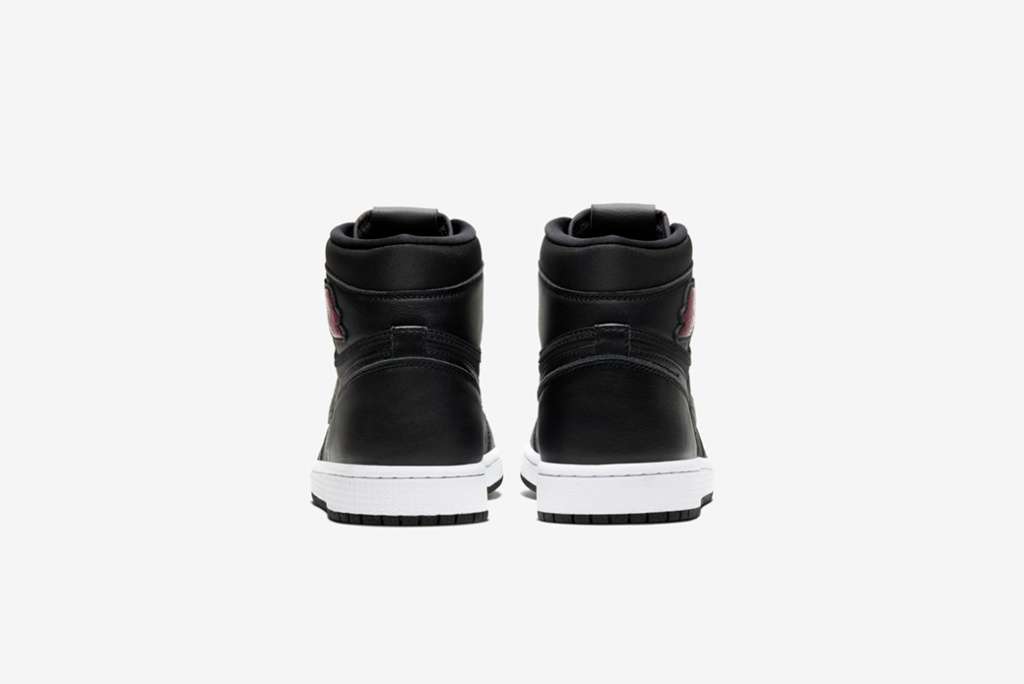 Air Jordan 1 Retro High OG Black7.jpg Air Jordan 1 Retro High OG Black7.jpg