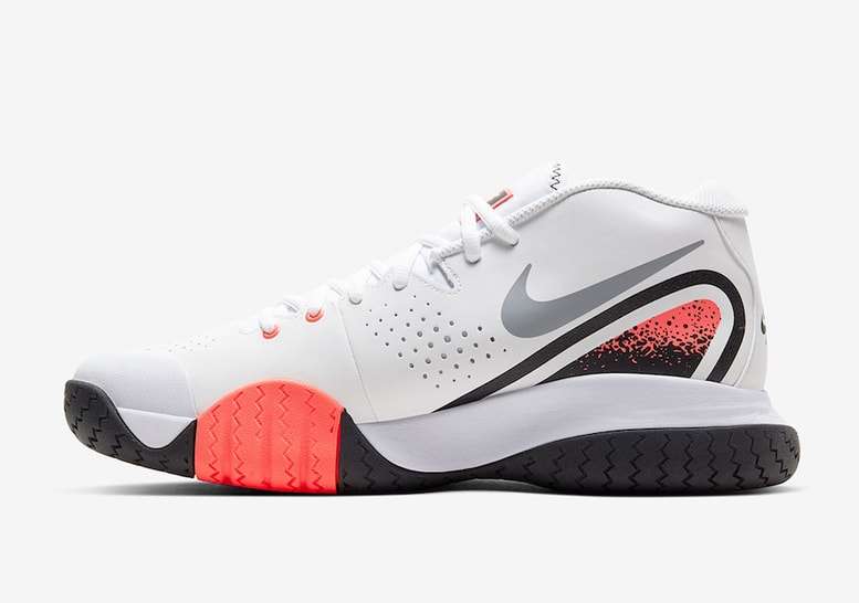 NikeCourt Tech Challenge6-min.jpg