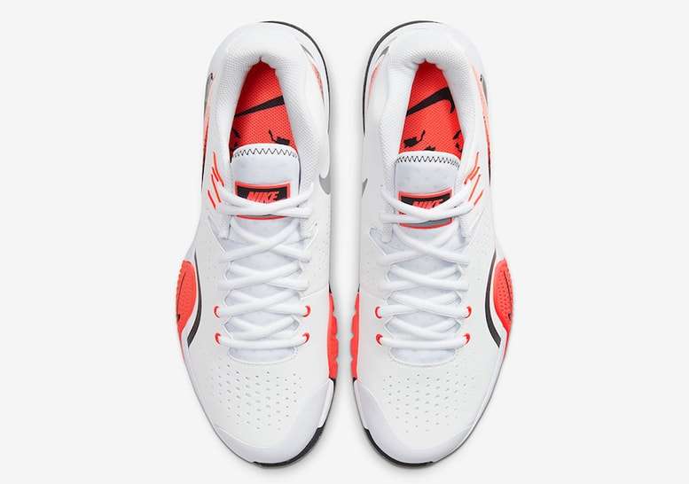 NikeCourt Tech Challenge7-min.jpg