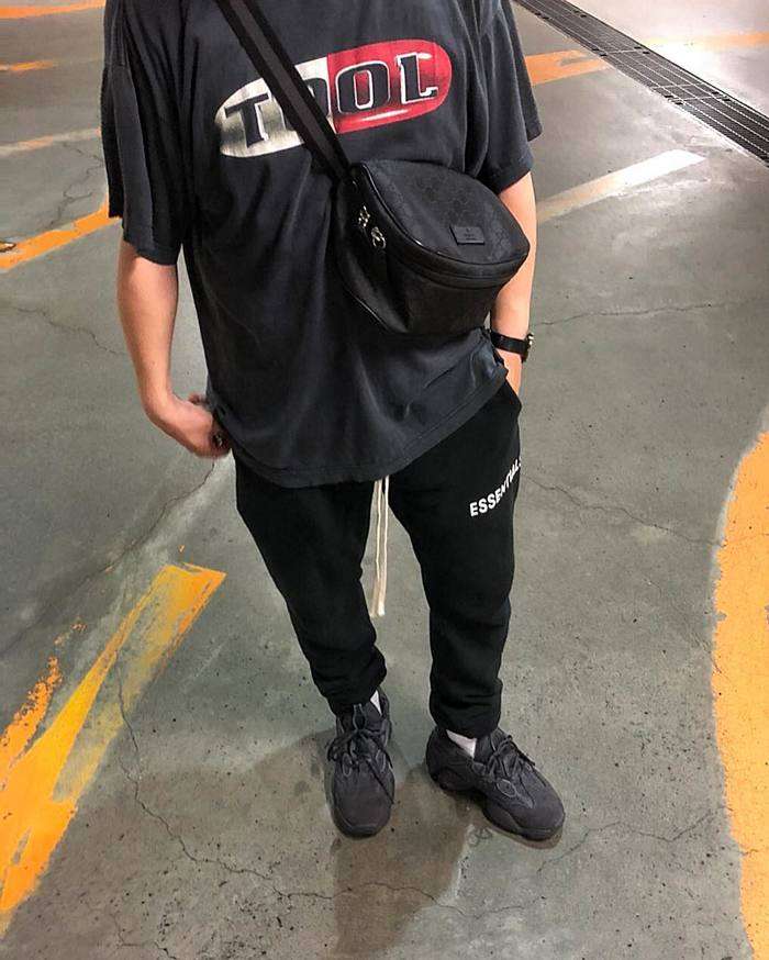 Yeezy 500 4-min.jpg Yeezy 500 4-min.jpg