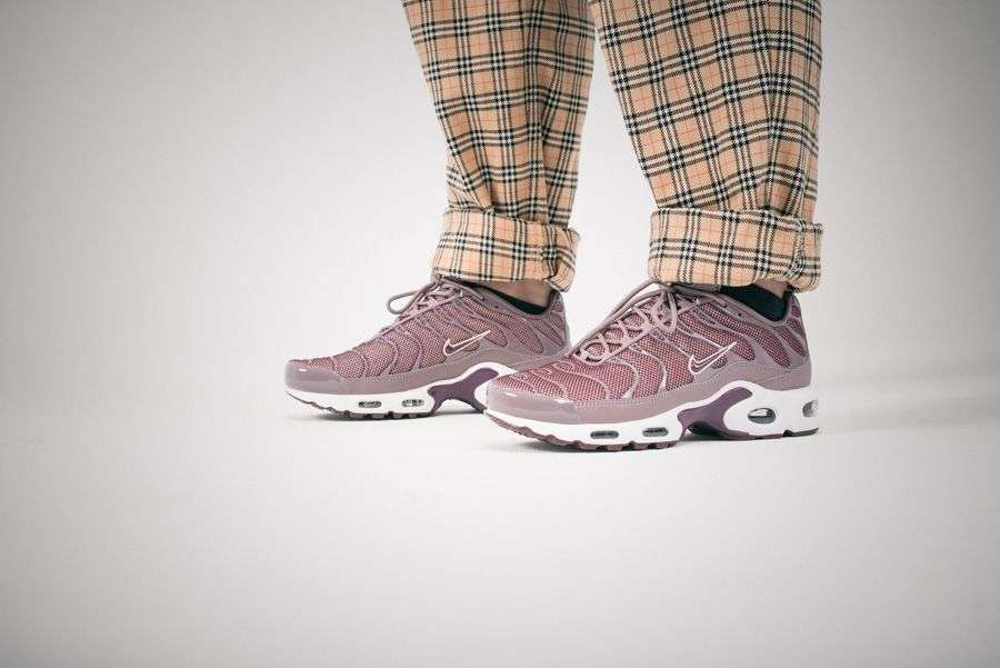 general-releases-no-time-for-hype-salome-nike-air-max-plus-tn-on-feet.jpg
